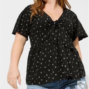 Cotton V-neck tie front top